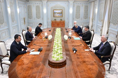 Мирзиёев обсудил с премьером Казахстана устранение барьеров в торговле