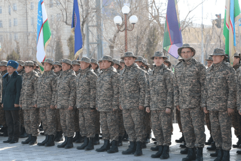 На год в армию: в Узбекистане могут отменить месячную военную службу