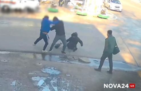 В Ташкенте мужчина средь бела дня избил свою бывшую жену — видео