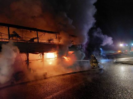 На автодороге из Алматы в Ташкент загорелся пассажирский автобус