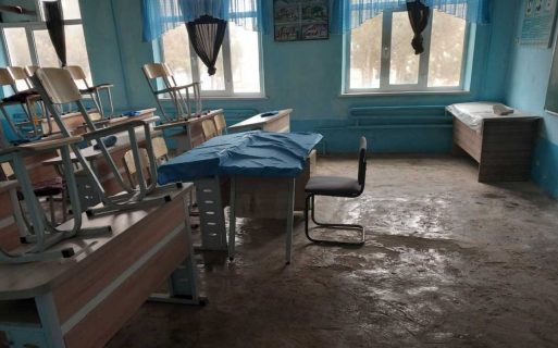 Школьникам Узбекистана не хватает туалетов, компьютеров и столовых