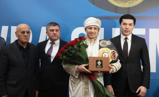 Боксеру Исроилу Мадримову вручили подарок от президента за миллиард сумов