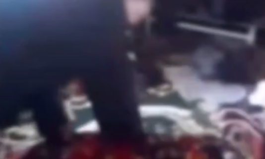 Мужчина прятался от уплаты алиментов под курпачами — видео