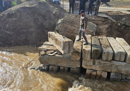 В Самарканде селевой поток смыл мост, построенный жителями 50 лет назад — видео