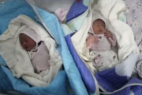 В Самарканде женщина оставила новорожденных близнецов в коридоре частной клиники