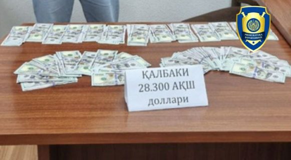 В Ташкенте поймали группу мужчин, торговавших поддельными долларами