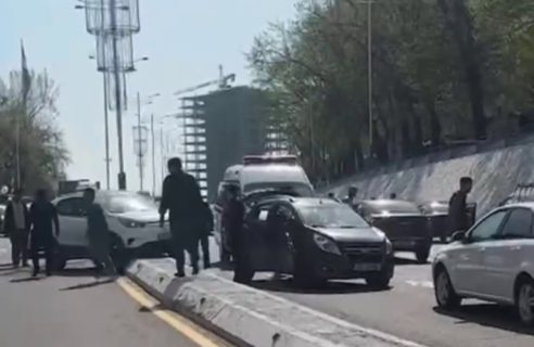 В массовом ДТП в Ташкенте столкнулись «Камаз» и 14 автомобилей — видео