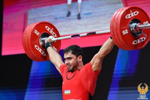 Акбар Джураев стал абсолютным чемпионом мира по тяжелой атлетике