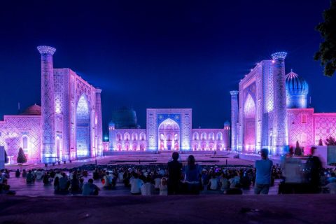 Световое шоу на площади Регистан перенесли на другое время