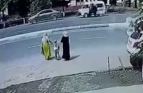 В Андижанской области Nexia-3 на высокой скорости сбила женщину — видео