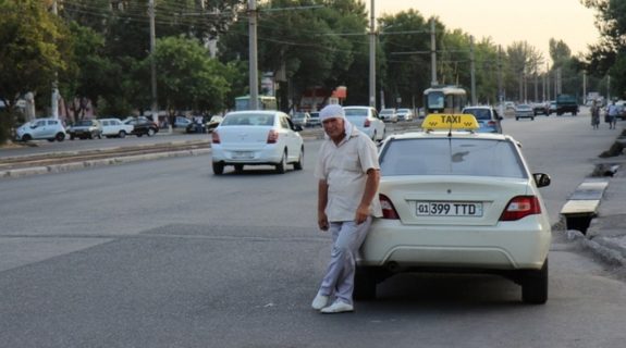 Налоговый комитет посчитал, сколько таксистов работает в Узбекистане
