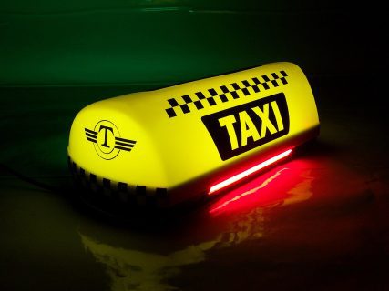 В Ташкенте посадили таксиста за домогательство пассажирки
