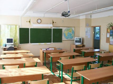 В Самарканде наказали учителя за уход с урока из-за попавшего в ДТП ребенка