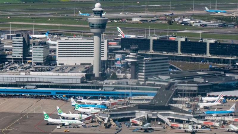 В аэропорту Амстердама человека засосало в двигатель самолета