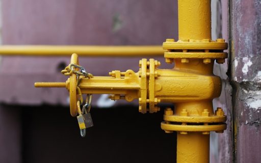 В Фергане заправка украла газ на миллиард сумов