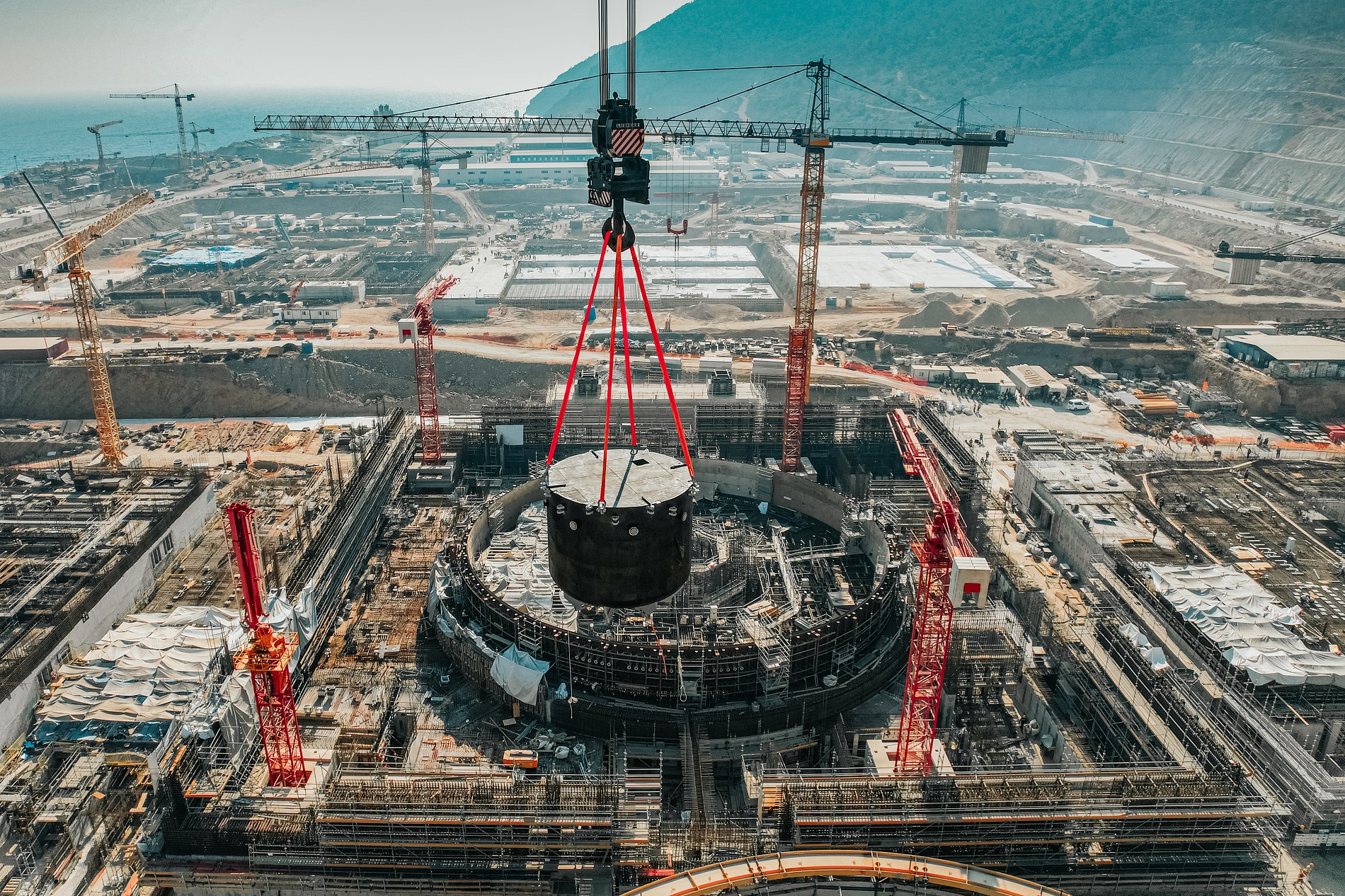 В Казахстане озаботились строительством в Узбекистане АЭС малой мощности