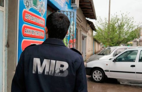 В Кашкадарьинской области пьяный мужчина напал на сотрудников БПИ с ножом