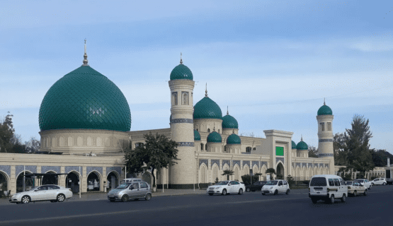 Водителей призвали не бросать машины на дороге возле мечетей