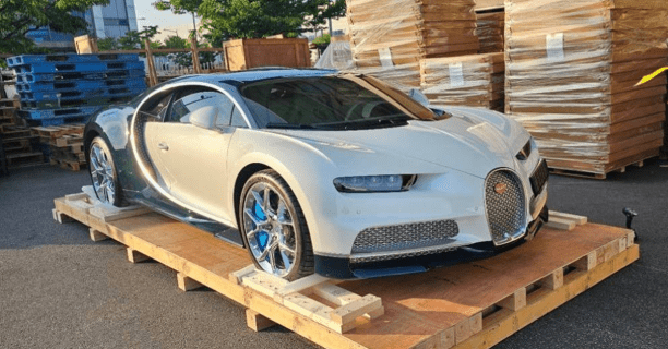 100 литров бензина за девять минут: в Ташкент привезли Bugatti Chiron — видео