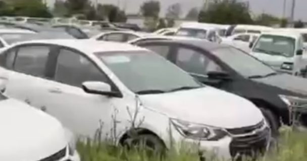 В Карши новые автомобили Onix и Tracker для клиентов хранили в ненадлежащих условиях — видео