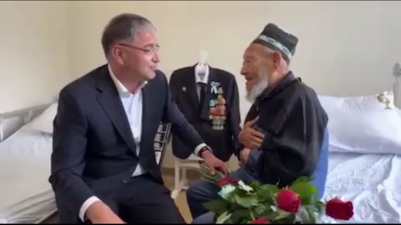 Шавкат Мирзиеев подарил 101-летнему ветерану квартиру в Гулистане — видео