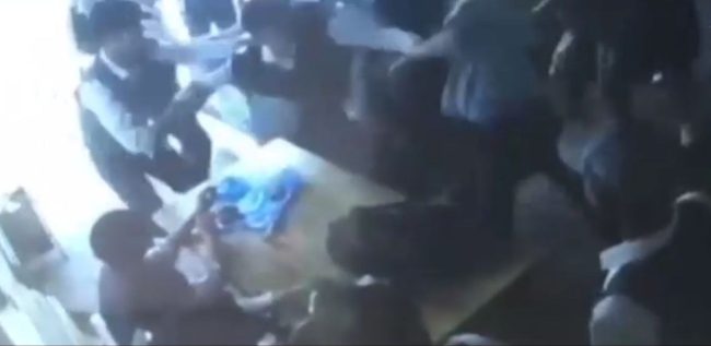 В Самарканде школьники подрались в магазине — видео