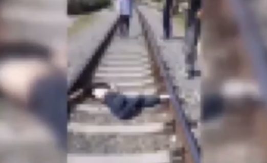 В Андижанской области восьмилетнюю девочку переехал поезд — видео