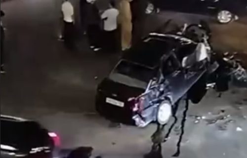В Ташкенте автомобиль упал с моста, пробив ограждение — видео