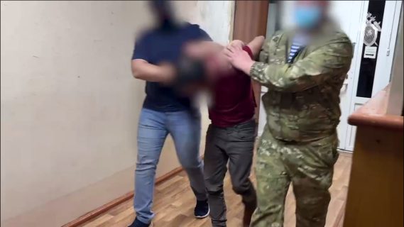 В России задержали пьяного узбекистанца, который домогался несовершеннолетних детей
