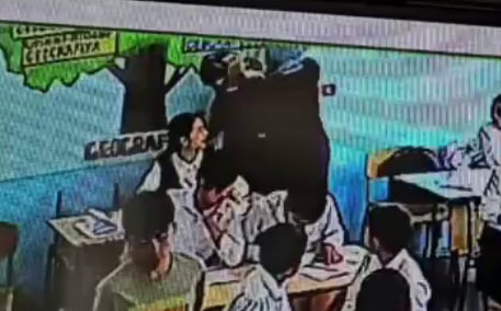 В Ферганской области директор школы избила ученицу из-за банданы — видео
