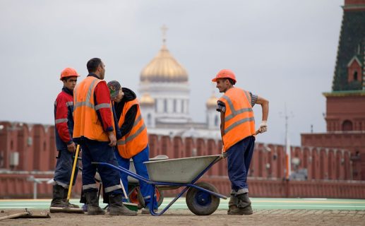 В Узбекистан вернутся сотни тысяч мигрантов