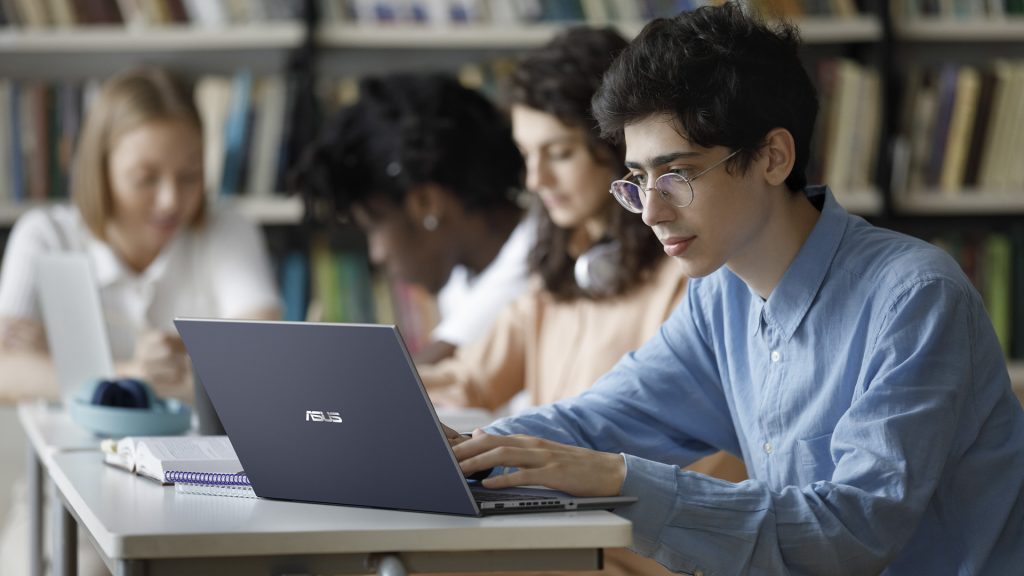 Как ноутбуки ASUS линейки Expert расширяют возможности для продуктивной работы
