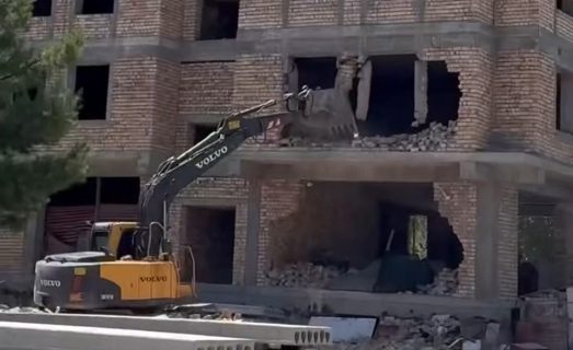 В Самарканде снесли незаконную пятиэтажку