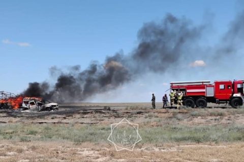В Казахстане загорелась Lada с тремя узбекистанцами