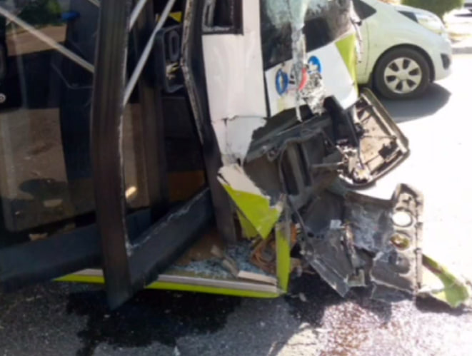 В Ташкенте столкнулись два автобуса-гармошки: пострадали пассажиры