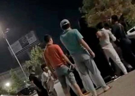 В центре Ташкента толпа похитила человека — видео