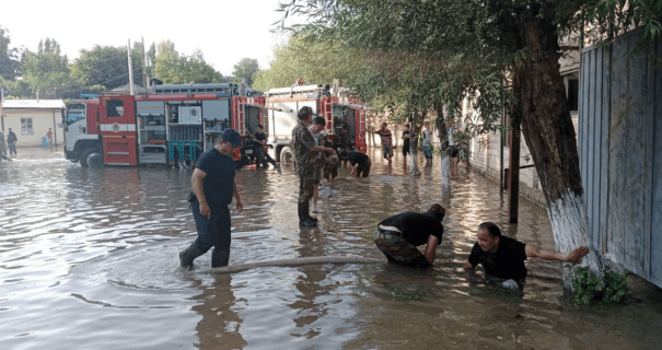 Узбекистан аномально залило дождями в мае