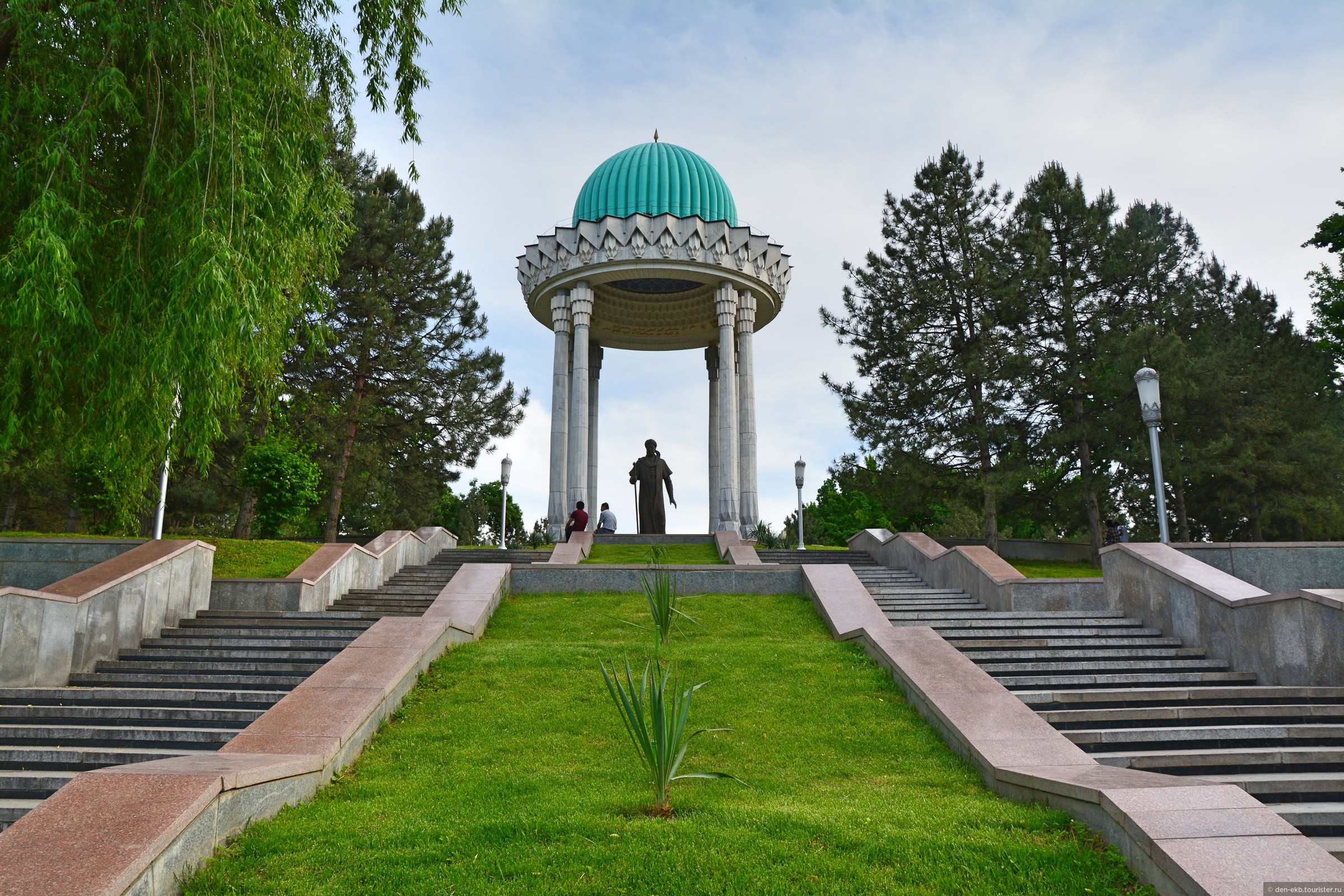 В Узбекистане нельзя будет ставить памятники при жизни