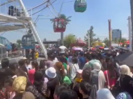 Акция в парке Ташкента с раздачей бесплатных игрушек превратился в хаос и пробки на дорогах — видео