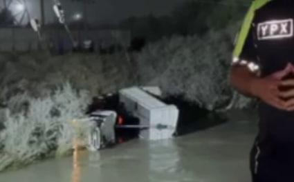 В Ташобласти грузовик упал в реку Чирчик, есть погибший — видео