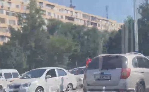 В Ташкенте произошло крупное ДТП с участием четырех автомобилей