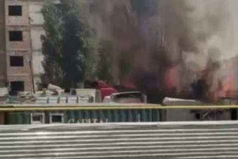 На авторынке Ташкента произошел пожар — видео