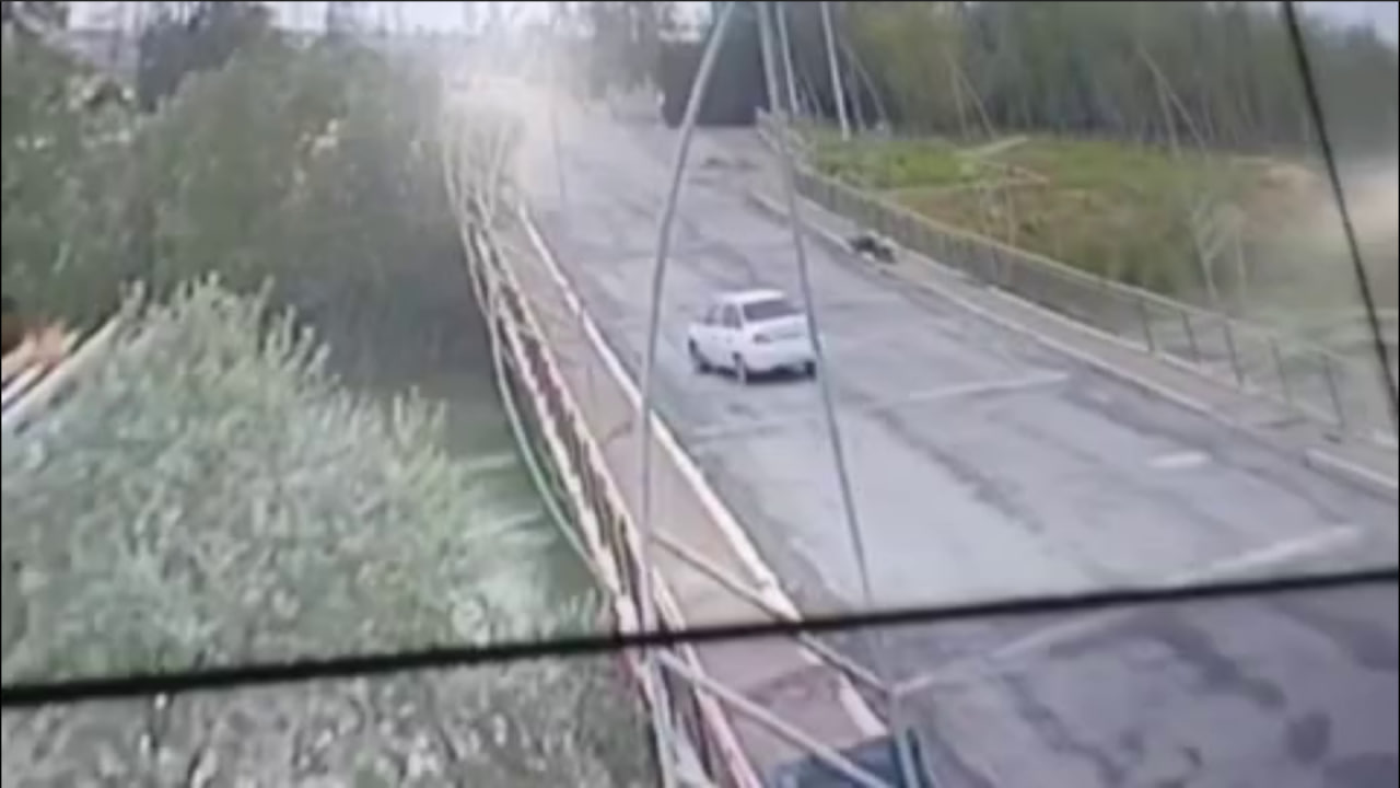 В Сырдарьинской области Nexia-2 с пятью пассажирами упала в канал — видео
