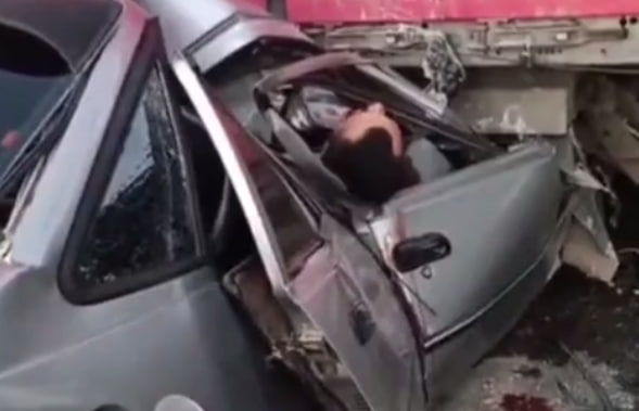 На дороге из Сырдарьинской области в Ташкент произошла жуткая авария — видео