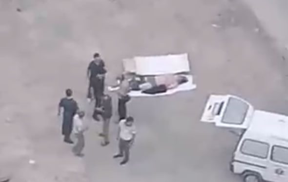 В Андижанской области подросток спрыгнул с крыши многоэтажки и погиб — видео