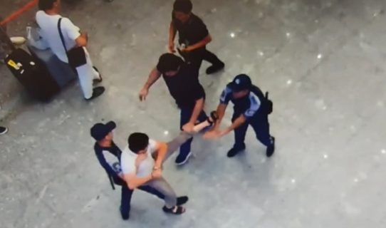 В аэропорту Ташкенте пьяный мужчина устроил дебош из-за моркови — видео