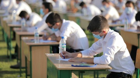 В Узбекистане около 90 тысяч абитуриентов не допустили к сдаче экзамена
