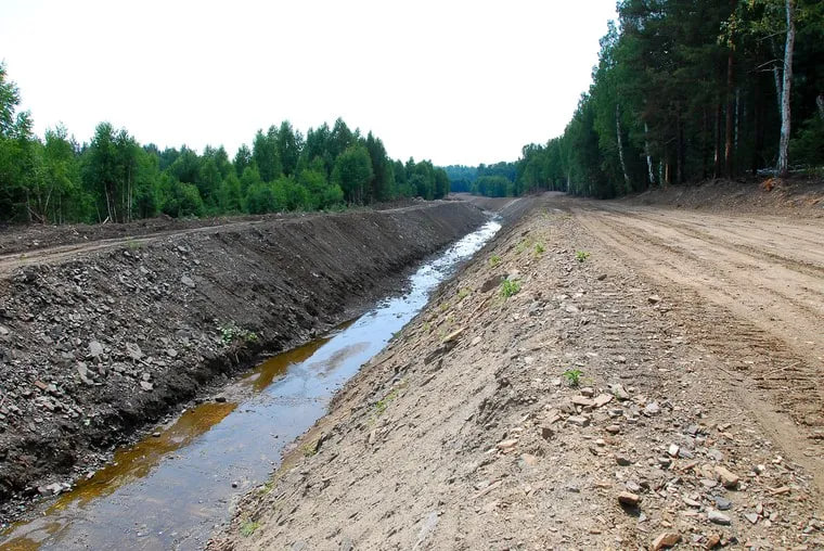 В Андижанской области водитель Tracker превысил скорость и вылетел в кювет — видео