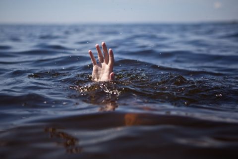 В России пьяный узбекистанец утонул в реке, пытаясь сделать селфи