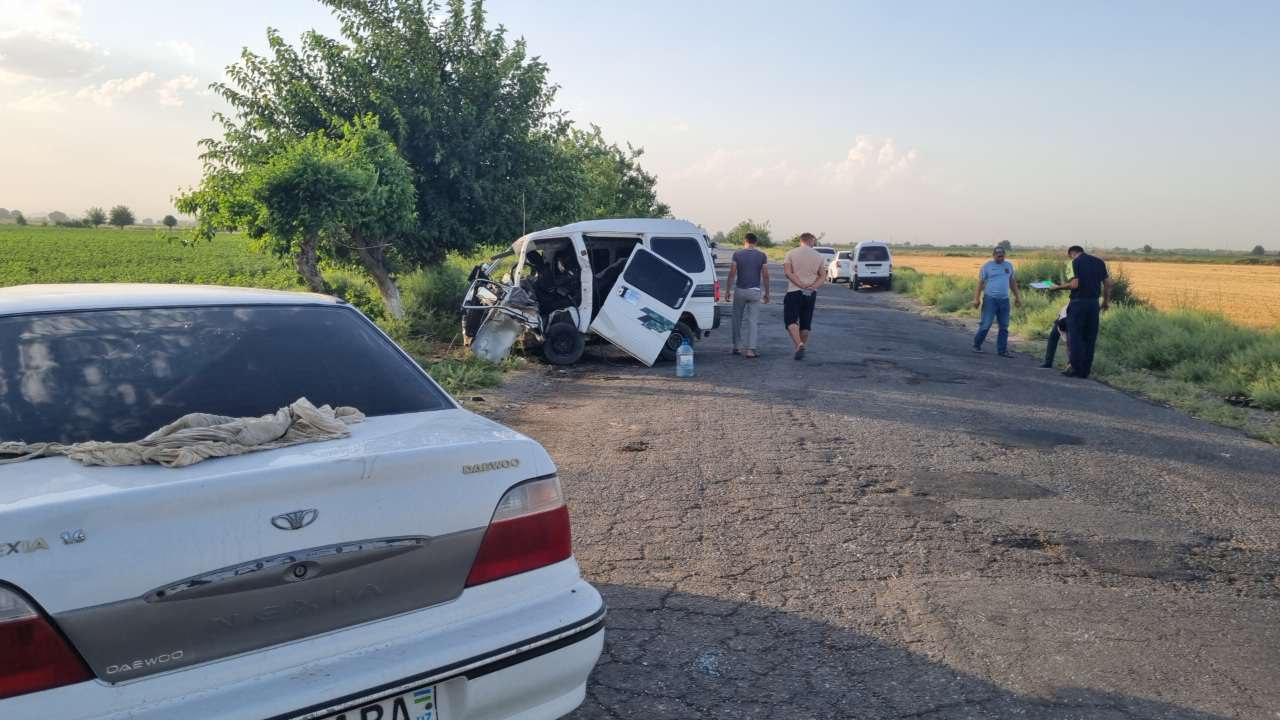 В Джизакской области произошло крупное ДТП, есть пострадашие